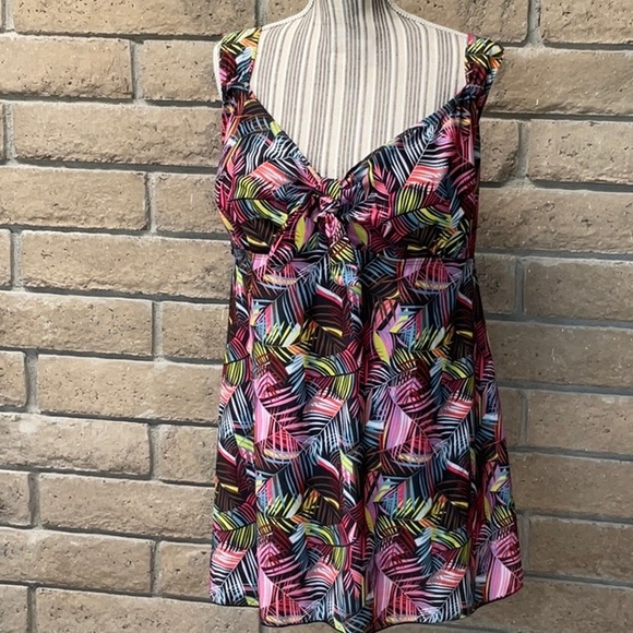 Women’s plus size Swimsuit - Picture 1 of 7